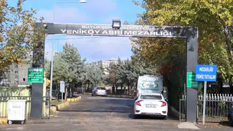 Diyarbakırda trafik kazasında hayatını kaybeden kadın toprağa verildi