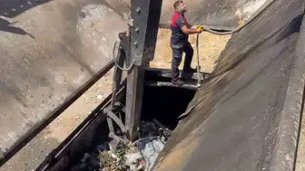Karakoçan Belediyesi'nin dorsesi alevlere teslim oldu