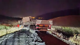 Diyarbakır Lice yolunda otomobil ve tır çarpıştı 2 can kaybı