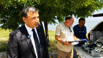 Tatvan sahilinde kirlilik şikayetleri üzerine sudan numuneler toplandı