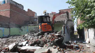 Bağlar'da 32 metruk bina daha güvenlik için yıkıldı