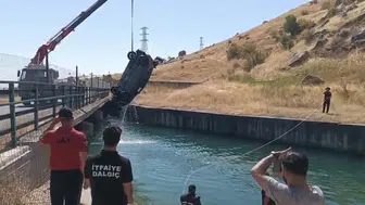 Eğil ilçesinde kanala düşen araçtan dört kişi sağ çıktı
