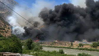 Hakkari Kırıkdağ yolunda jandarma karakoluna ait alanda yangın çıktı