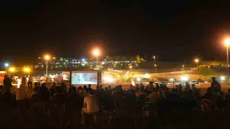 Muş’ta tarihi köprüde nostaljik sinema akşamı