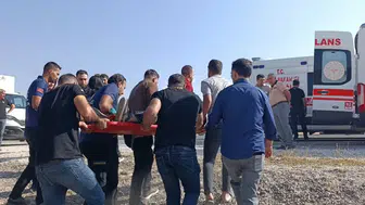 Van'ın Erciş ilçesinde hafif ticari araç takla attı, 6 kişi yaralandı