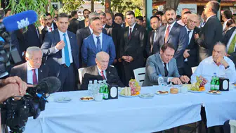 Ahlat'ta Bahçeli'ye yoğun ilgi, vatandaşlarla buluştu
