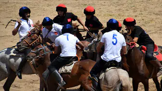 Van Ulupamir köyünde atlı spor heyecanı yaşandı