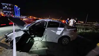 Van'da kamyonet ile otomobil çarpıştı, 5 kişi yaralandı