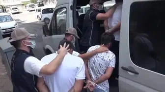 Diyarbakırda kendilerini polis sanan grup iki kişiyi darp etti