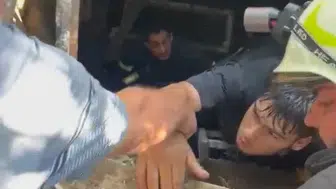 Viranşehirde evinin bahçesindeki kuyuya düşen genç son anda kurtarıldı