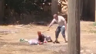 Şanlıurfa Bozova'da dehşet anları Oğlu 85 yaşındaki annesini sopayla dövdü