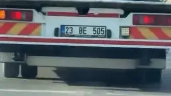 Elazığ trafiğinde çekici üzerinde yolculuk yapan tosun şaşırttı
