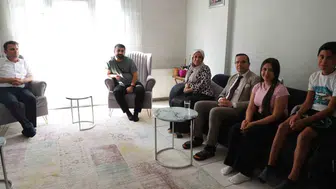Cizre'de YKS derecesi yapan öğrenciler evlerinde ziyaret edildi