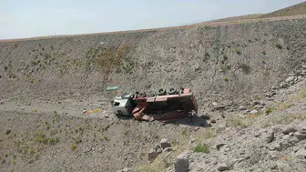 Çemişgezek yolunda kontrolden çıkan vinç uçuruma yuvarlandı