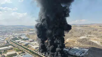 Elazığ'daki fabrika yangını dronla saniye saniye kaydedildi