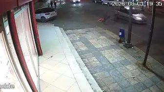 Batman'da otomobil ve bisikletin karıştığı trafik kazası güvenlik kamerasına yansıdı