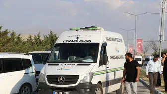 Van Gölünde iki kardeşin hayatını kaybettiği acı olayda cenazeler defnedildi