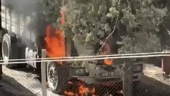 Nusaybin ilçesindeki tır parkında bir kamyon alevlere teslim oldu