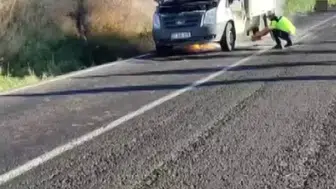 Diyarbakır Hani yolunda seyir halindeki kamyonet alevlere teslim oldu