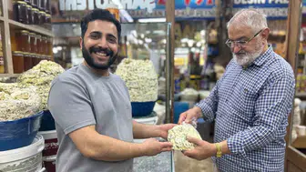 Van'ın meşhur otlu küp peyniri tezgahlardaki yerini almaya başladı
