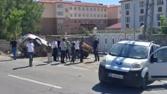 Patnos ilçesinde iki aracın karıştığı kazada dört kişi yaralandı