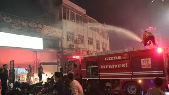 Cizre'deki galibiyet kutlamalarında havai fişekler yangına yol açtı