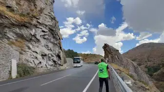 Bitlisli bisikletçiler tarihi Deliklitaş için pedal çevirdi