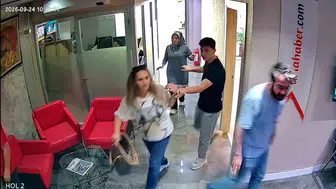 Şanlıurfa'da deprem anı televizyon stüdyosunda paniğe neden oldu