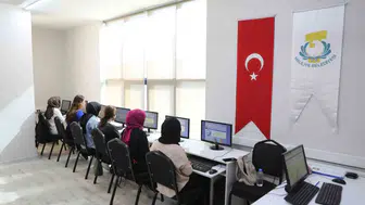 Haliliye Belediyesi gençlere ücretsiz F klavye eğitimi veriyor