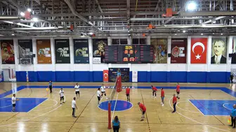 Tunceli'de Ahilik Haftası kapsamında protokol ve esnaflar voleybol maçında buluştu