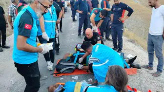 Elazığ'da işçi servisi uçuruma yuvarlandı 13 kişi yaralandı