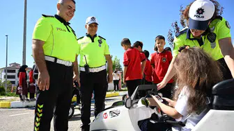 Elazığlı öğrenciler trafik kurallarını parkurda uygulamalı olarak öğrendi