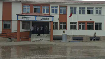 Van'da bir öğrenci okula pompalı tüfekle geldi