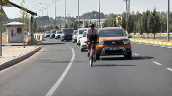 İsviçre'den Midyat'a 4 bin 500 kilometre pedal çevirerek ata toprağına döndü