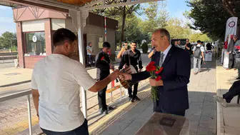 Fırat Üniversitesi öğrencilerini çiçeklerle karşıladı