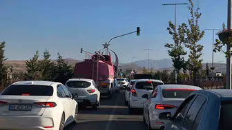 Van Gölü sahil yolunda ağır araç ve hız tehlikesi büyüyor