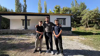 Yarım kalan evlerinde ders çalışıp fen lisesini kazanan ikizler yeni yuvalarına kavuştu