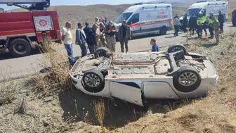 Özalp ilçesinde otomobil takla attı