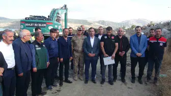 Van Gölü kıyılarında dip çamuru temizliği hızla devam ediyor