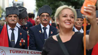Elazığ sokaklarında gaziler için onur yürüyüşü düzenlendi