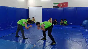 Hasköy ilçesinde gençler güreş minderinde geleceğe hazırlanıyor