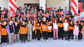Van genelinde binlerce öğrenci yeni eğitim dönemine merhaba dedi