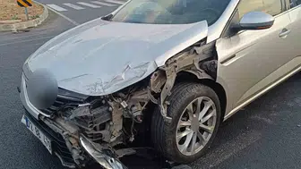 Mardin Artuklu yolunda iki otomobilin karıştığı trafik kazası ucuz atlatıldı