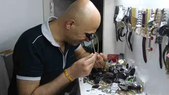 Bingöl'de üç metrekarelik dükkanda yarım asırlık saatçilik mirası