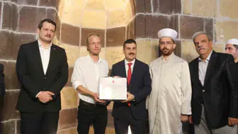 Letonyalı turist Van Gevaş'ta İslamiyet'i seçerek Veysel adını aldı