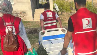 Muradiye'de Havin Acar'ın yüzünü güldüren medikal yatak yardımı