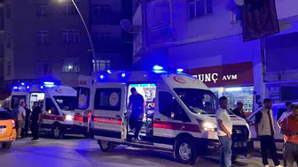 Elazığ merkezde üç aracın karıştığı zincirleme kaza iki kişiyi yaraladı