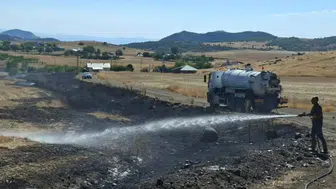 Hozat kırsalında çıkan ot yangını köylülerin yardımıyla söndürüldü