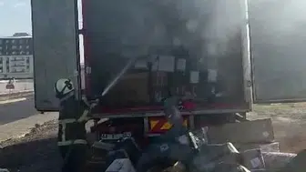 Batman'da seyir halindeki kargo kamyonunda yangın paniği yaşandı