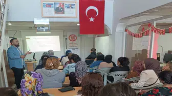 Hakkari'de ailelere okul ve eğitimde iş birliği eğitimi verildi